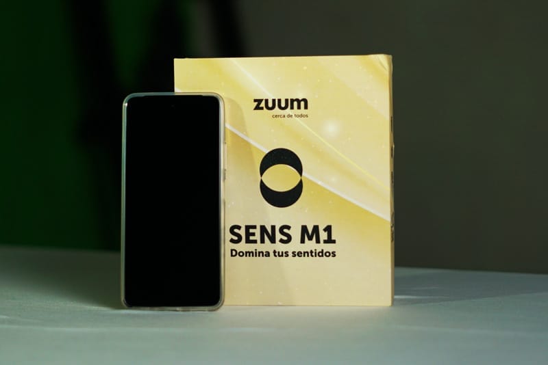 Caja y Teléfono Inteligente Zuum Sens M1